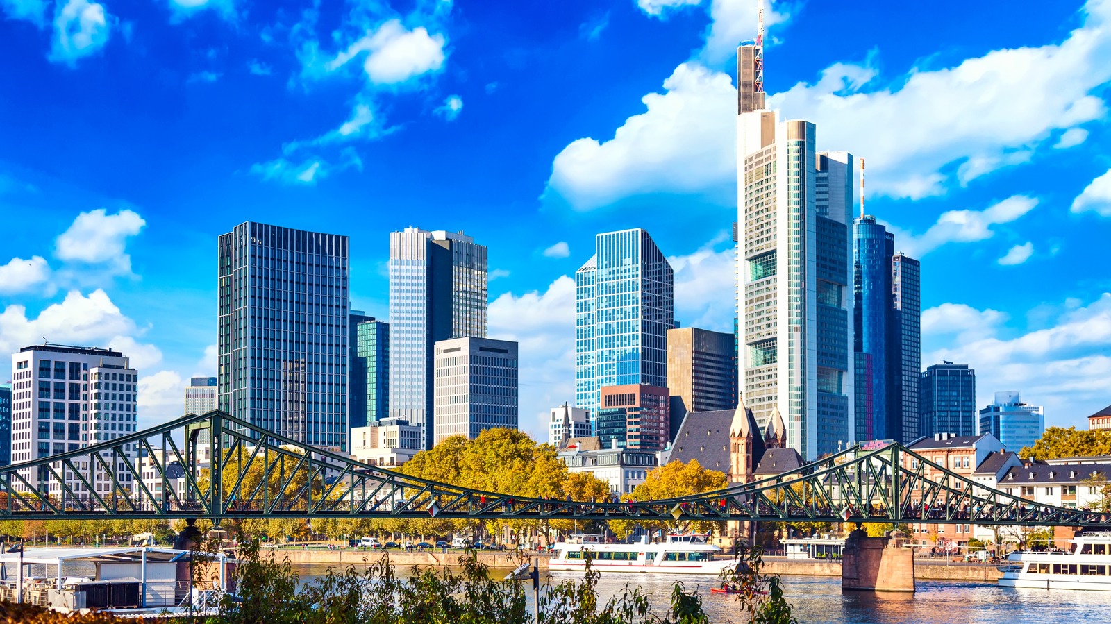 Le «Manhattan d'Europe» est une ville de gratte-ciel allemande que Rick Steves appelle «invitant»