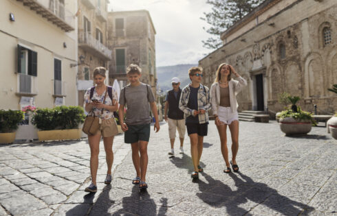 Pourquoi les touristes devraient éviter de porter des shorts en Italie, selon le protégé de Rick Steves