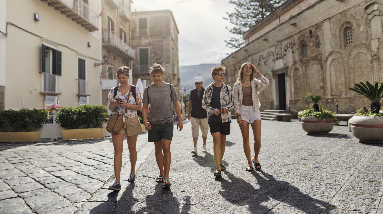 Pourquoi les touristes devraient éviter de porter des shorts en Italie, selon le protégé de Rick Steves
