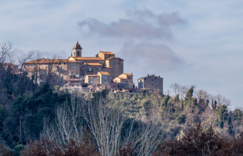 Entre Pise et Florence se trouve la ville italienne avec une campagne tentaculaire, des établissements vinicoles et des villas historiques charmantes