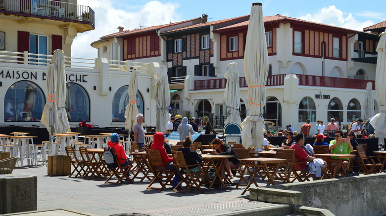 Le carré des Landes à Hossegor lors d'une journée d'été chargée