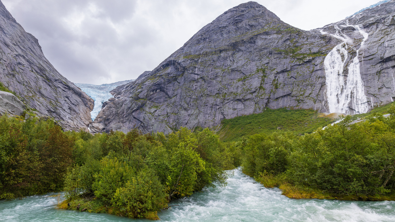 L'un des parcs les plus impressionnants d'Europe offre des randonnées épiques, des chutes s'écraser et un glacier comme aucun autre