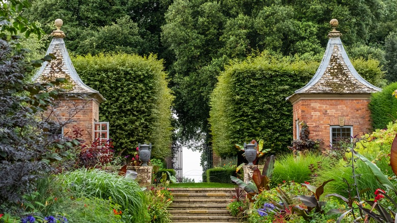 Borders de couverture à Hidcote Manor Gardens en Angleterre