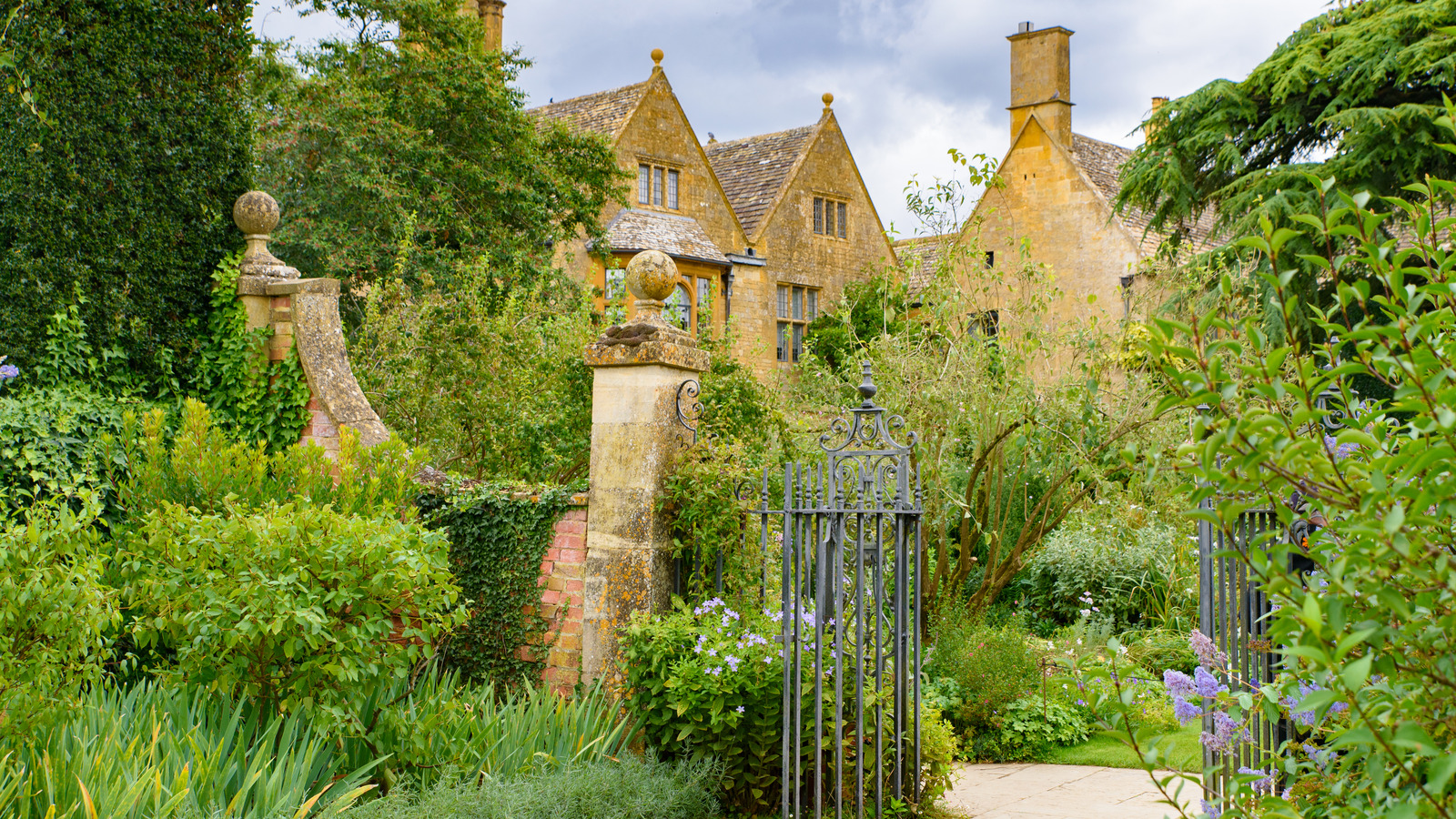 Le jardin botanique préféré de Rick Steves en Angleterre est celui qu'il appelle `` un assaut sans vergogne contre les sens ''