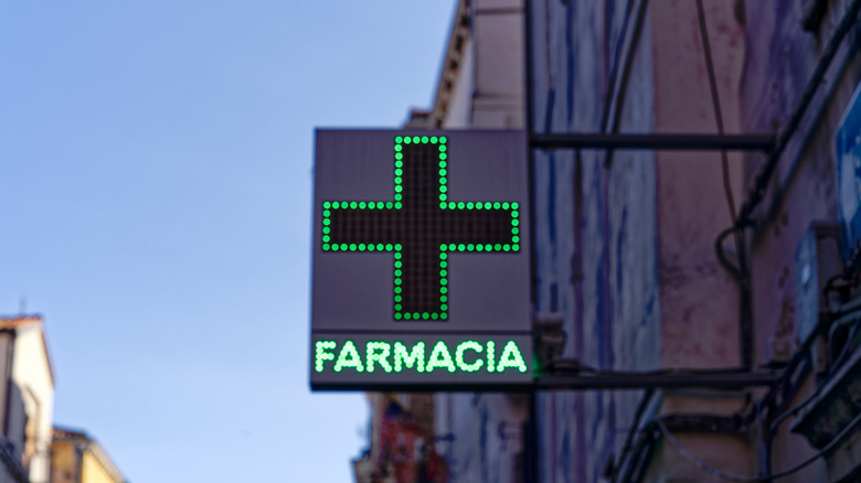 Signe de croix verte d'une ferme en Europe