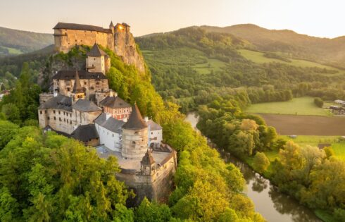 Ce pays inattendu est une `` superpuissance du château '' en Europe centrale avec le plus de châteaux du monde par habitant