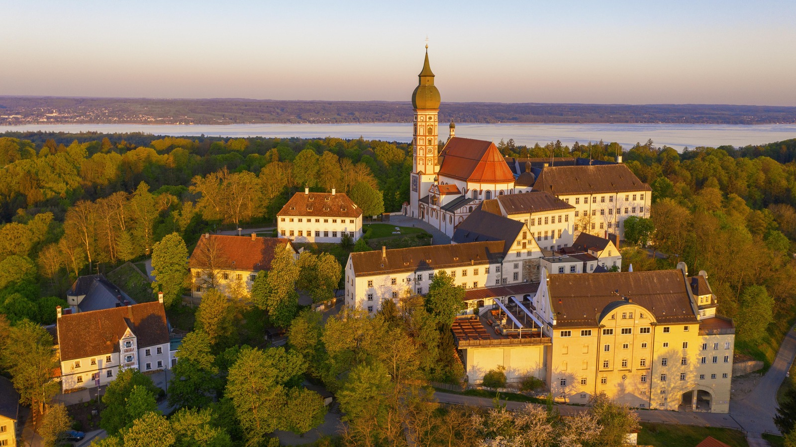 Le café en plein air préféré de Rick Steves est caché dans un monastère bavarois à couper le souffle