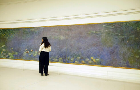 Rick Steves dit que les touristes avisés sautent le musée d'Orsay et obtiennent leur solution monet dans ces petits musées