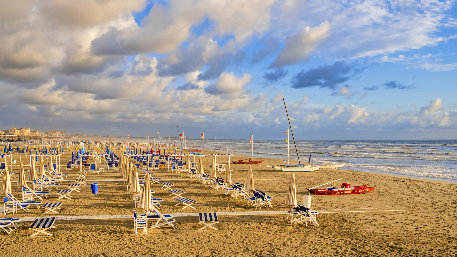 Alors que le suntourisme regorge de destinations culturelles célèbres d'Italie, certaines plages restent peu fréquentées pour une raison