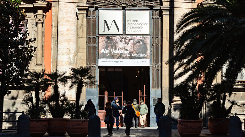Extérieur du National Archaeological Museum of Naples