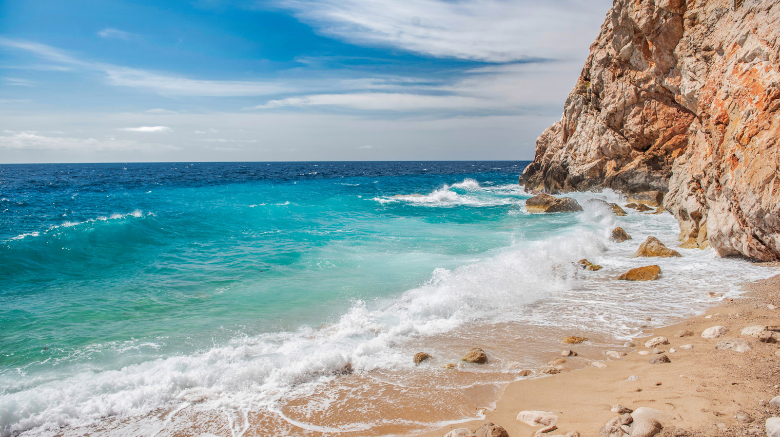 L'une des meilleures plages du monde est une évasion croate à flanc de falaise sans foule et vues irréel