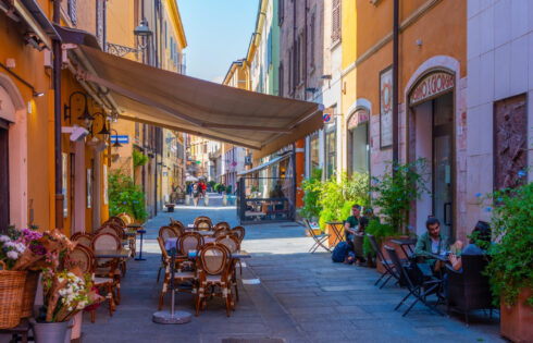 Le lieu de naissance du vinaigre balsamique est une ville italienne extrêmement sous-estimée remplie de goût, d'art et de charme décontracté