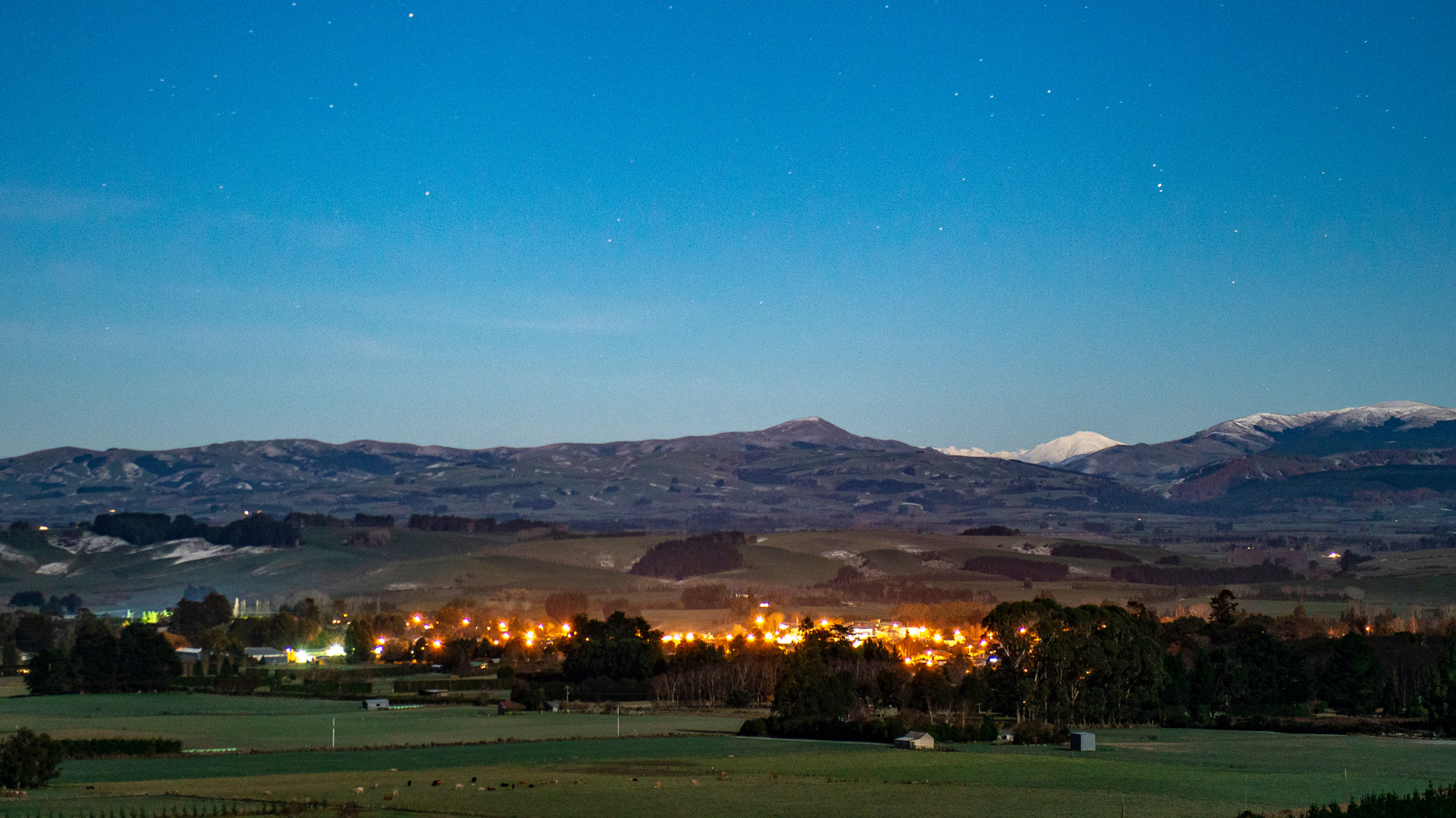 La ville insulaire sous-estimée de la Nouvelle-Zélande a des collines de cratère, des rivières pittoresques et une tradition de golf amusante