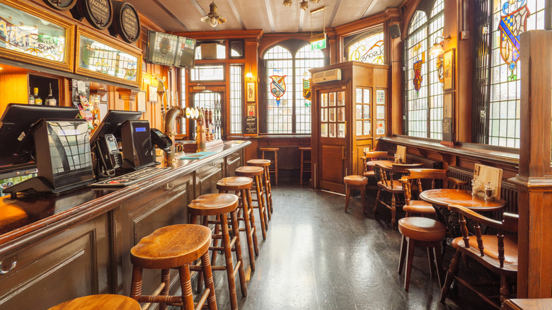 Intérieur de pub de Londres
