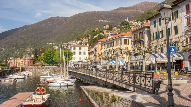 Le front de mer de la ville de Bellano sur le Sentriero del Viandante