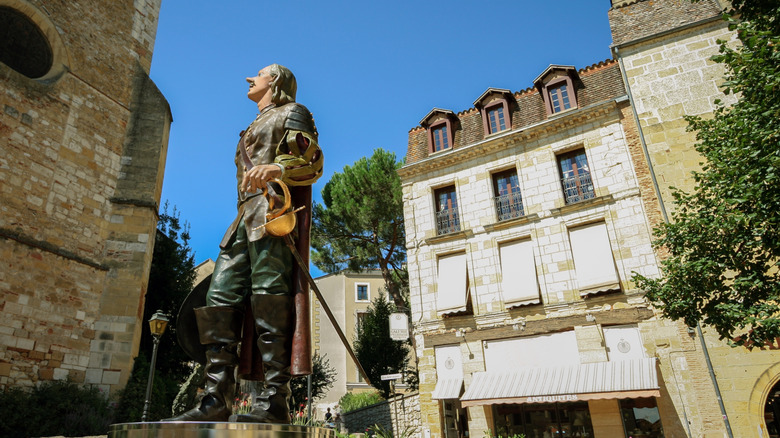 Statue de Cyrano de Bergerac dans la ville de Bergerac, France