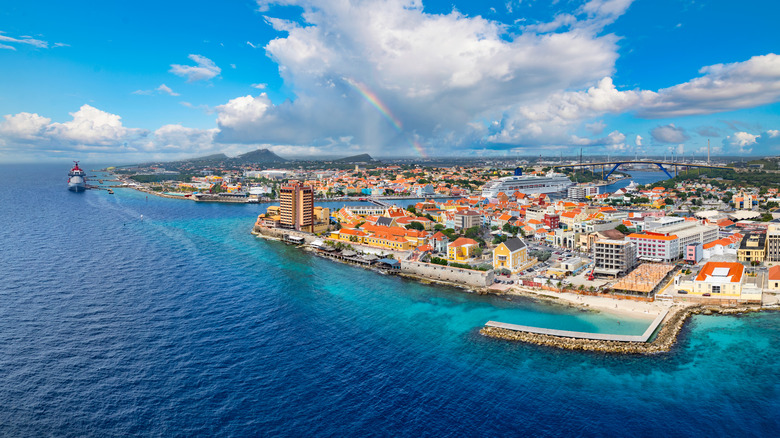 La ville colorée de Willemstad, Curacao et Blue Waters