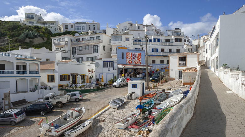 Burgau Center Square est un petit village de pêcheurs au Portugal