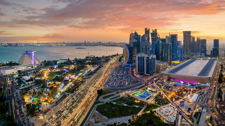 Downtown, paysage Doha rempli de gratte-ciel au Qatar