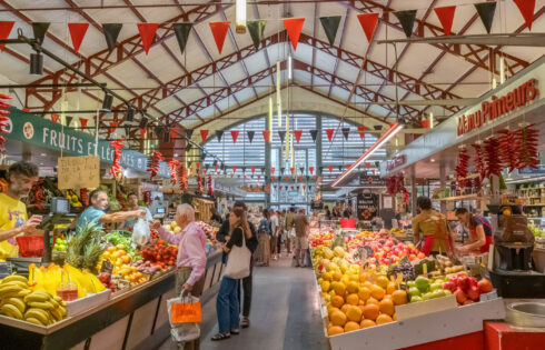 Rick Steves révèle la différence de prix cachée que vous devriez rechercher sur les marchés européens