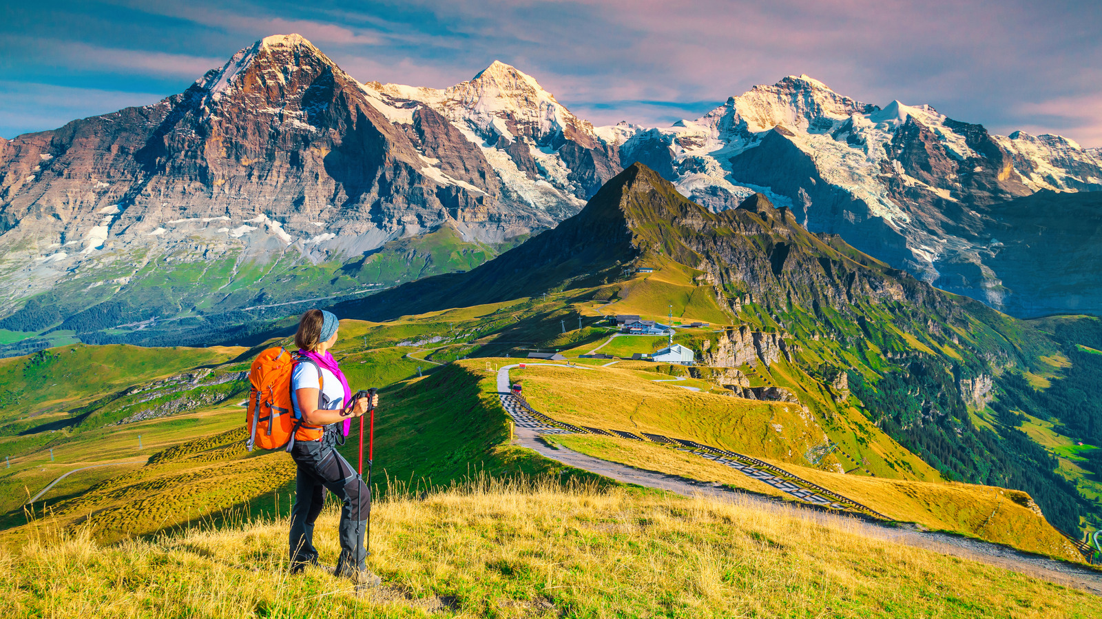 Rick Steves dit que c'est la période de l'année de voir les Alpes suisses sans neige sur les sentiers