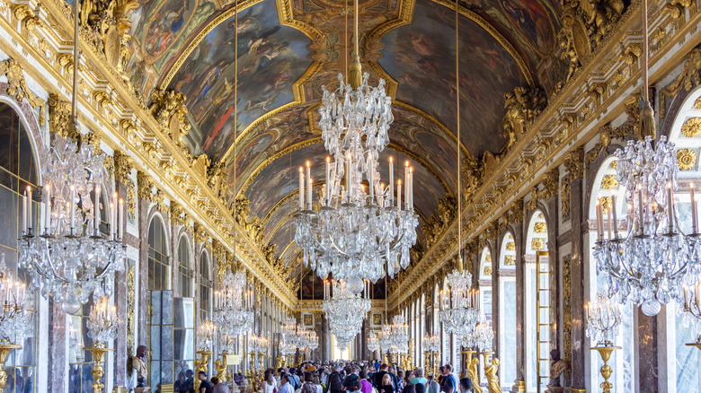 La salle des miroirs de Versailles en France