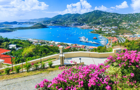 La plus grande ville des îles Vierges aux États-Unis se sent en partie de l'Europe, en partie Daydream des Caraïbes