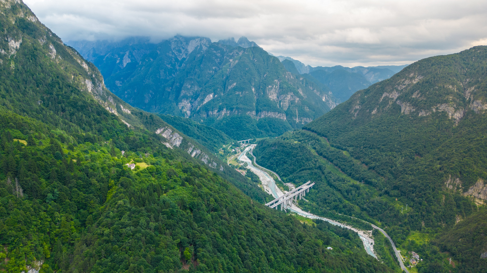 L'une des meilleures randonnées d'Europe pour 2025 est un luxueux sentier des glaciers alpins à la côte italienne