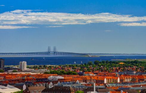 Deux des villes les plus emblématiques de Scandinavie sont liées par un tunnel sous-marin époustouflant et un pont panoramique