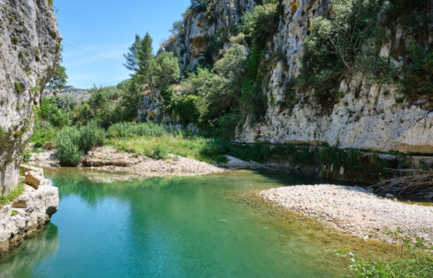 La Gemme cachée de la Sicile est une ancienne réserve naturelle près des rivières éthérées et une vaste gorge avec des sentiers sinueux
