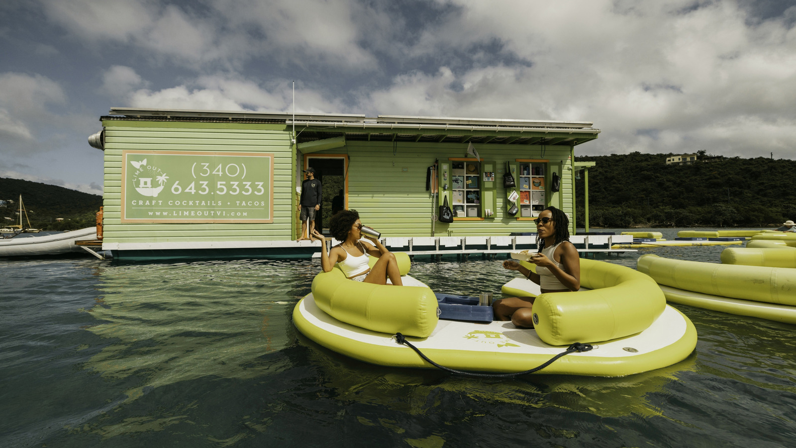 Le camion de tacos de natation sensationnel et bourdonnant des îles Vierges est la fin parfaite d'une journée de plongée en apnée
