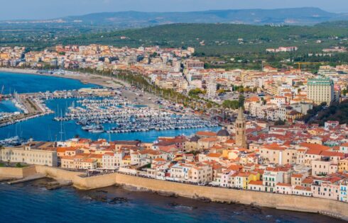 La ville côtière sous-estimée d'Italie a des plages époustouflantes, une cuisine délicieuse et une magnifique grotte