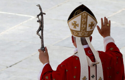 Il y a deux destinations en Italie que les touristes peuvent voir le pape à Rome et les deux sont à couper le souffle