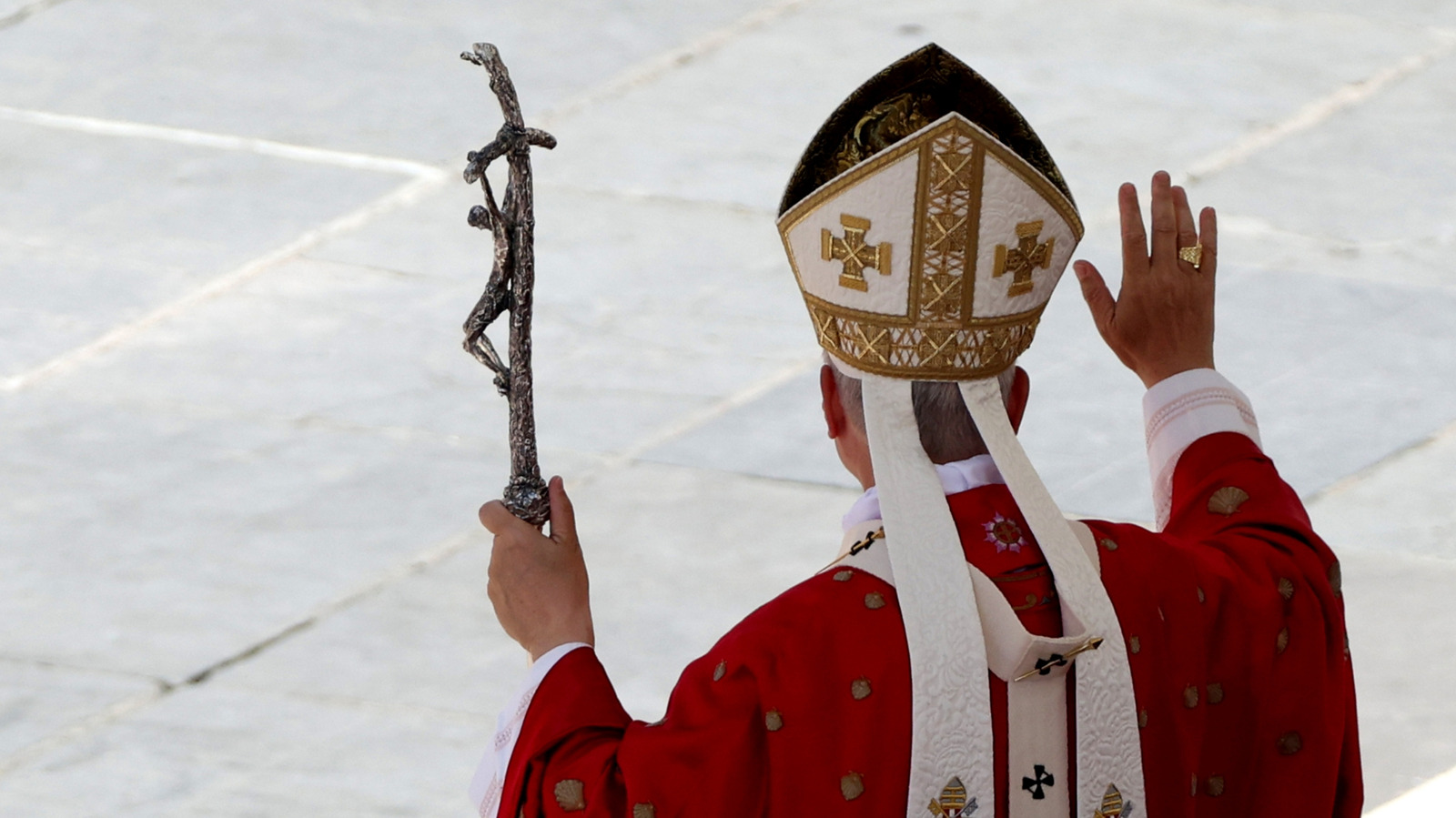 Il y a deux destinations en Italie que les touristes peuvent voir le pape à Rome et les deux sont à couper le souffle