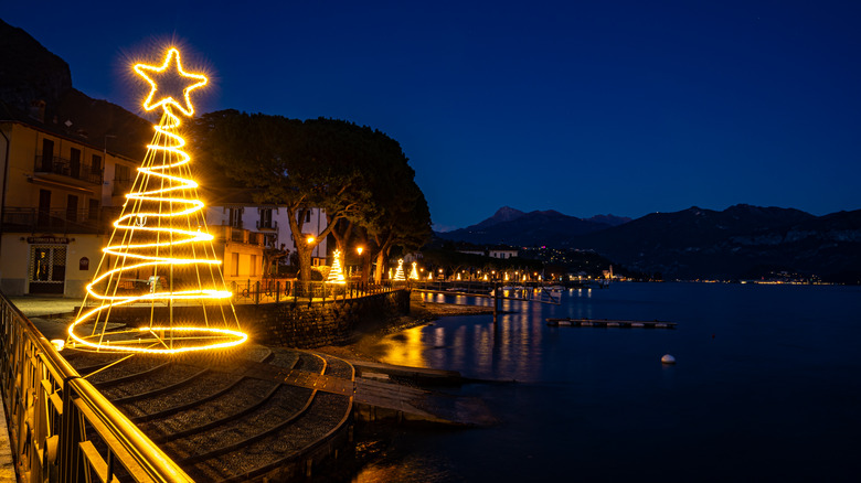 Les rives du lac Como se sont allumées pour Noël