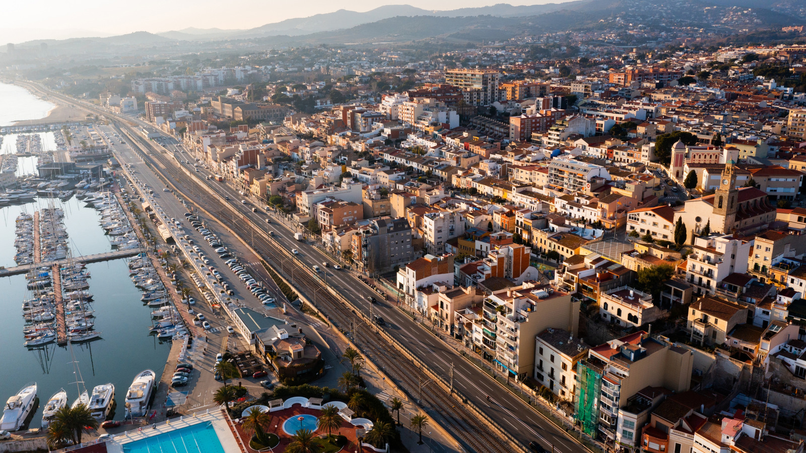 L'une des meilleures villes balnéaires d'Espagne offre une évasion plus silencieuse et une retraite de bien-être à proximité juste à l'extérieur de Barcelone