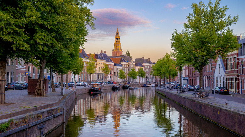 Un charmant canal à Groningen