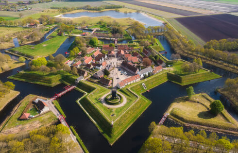 Le plus beau village d'Europe est un conte de fées hollandais sous-estimé qui a la forme d'une étoile