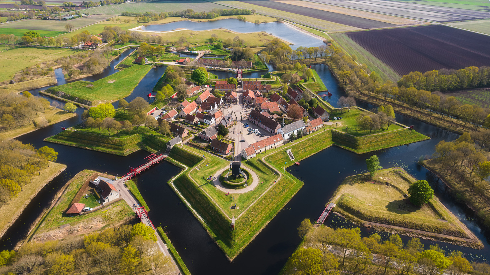 Le plus beau village d'Europe est un conte de fées hollandais sous-estimé qui a la forme d'une étoile