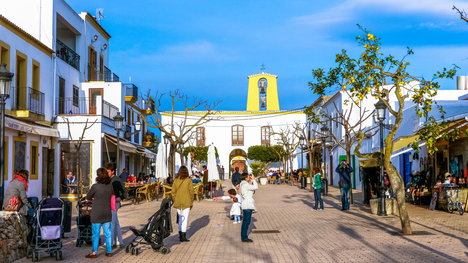 Cet hôtel Ibiza réservé aux membres est une évasion de campagne pittoresque avec des villas, des terrasses de yoga et des repas de la ferme à la table