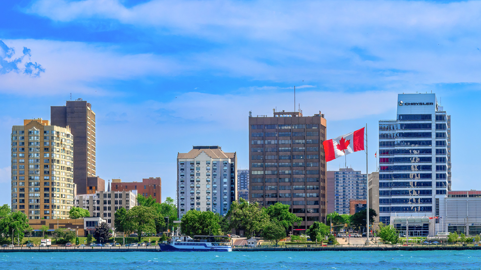 Juste en face de Détroit se trouve une ville animée appelée «la capitale automobile du Canada»