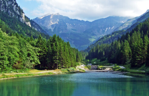 Le village de Mountain de Lakeside Mountain du Liechtenstein de Liechtenstein est officiellement l'un des plus beaux d'Europe