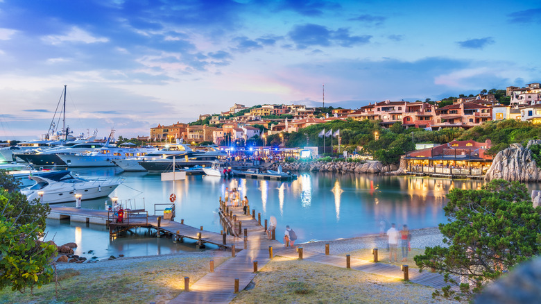 Vue du port de Porto Cervo en Sardaigne