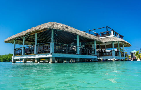 La meilleure destination de plongée en apnée des Caraïbes allie bouchées au bord de la plage, rythmes insulaires et magie des récifs