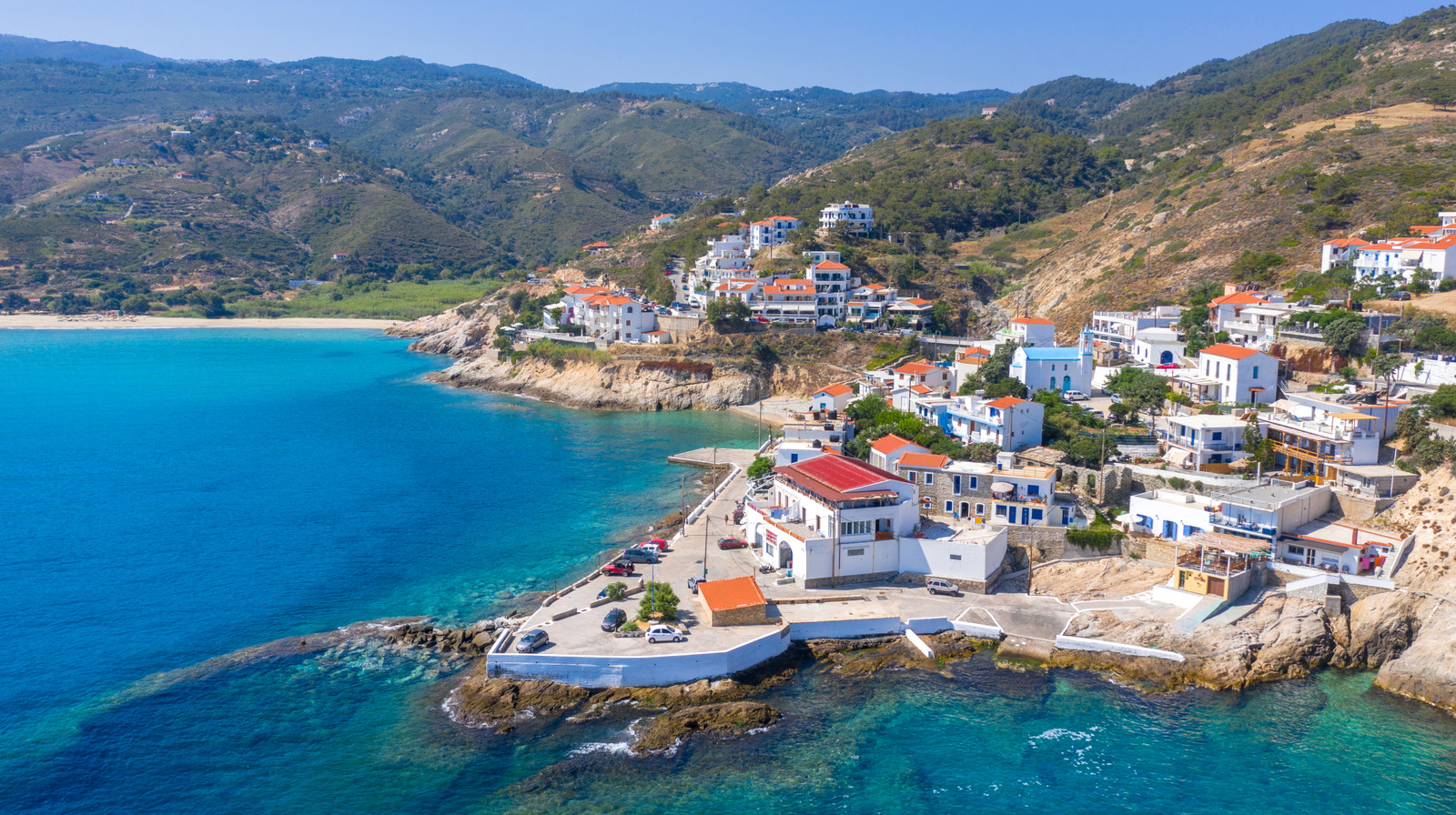 L'une des îles les plus sous-estimées de Grèce est une escapade immaculée avec des plages, des villages intemporels et une vie lente