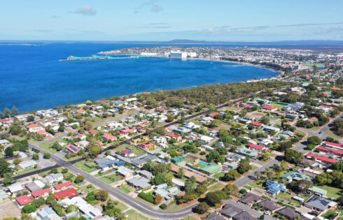 La « capitale australienne des fruits de mer » est une ville côtière offrant un logement abordable et des bouchées pêchées localement
