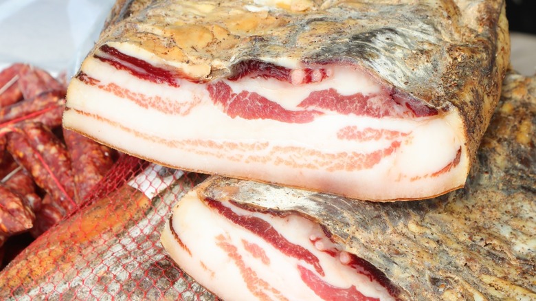 Guanciale, bajoue de porc salée italienne du Latium et de l'Ombrie