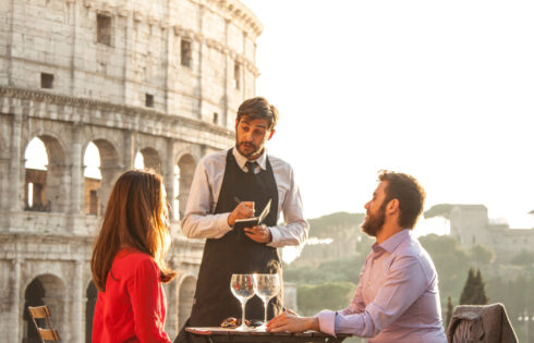 Pourquoi les touristes ne devraient jamais essayer de commander des plats de style oliveraie pendant leur séjour en Italie