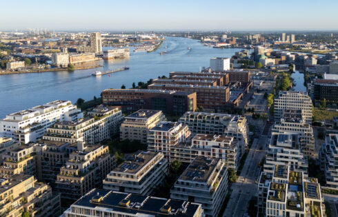 Ce quartier animé d'Amsterdam est un joyau au bord de l'eau avec des hôtels flottants et une culture cachée