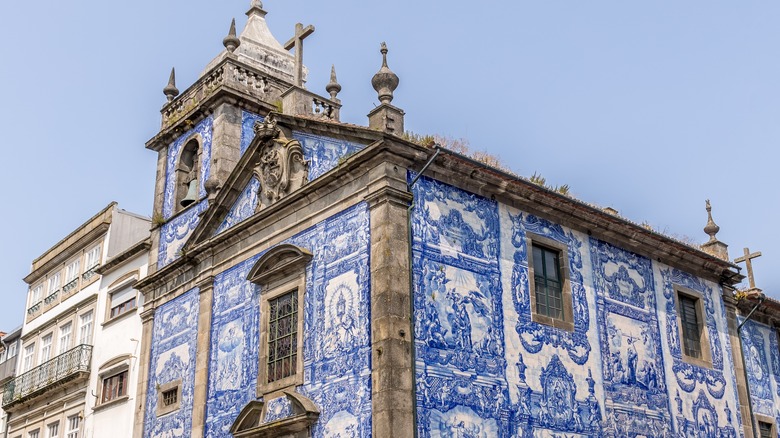 Carrelage bleu et blanc de la Capela das Almas